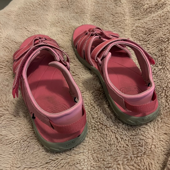 NEW Teva Tirra’s - Picture 3 of 3